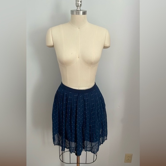 Uniqlo Pleated Navy with White Polka Dot Mini Skirt- Size M- 28-29 Waist - Picture 2 of 5